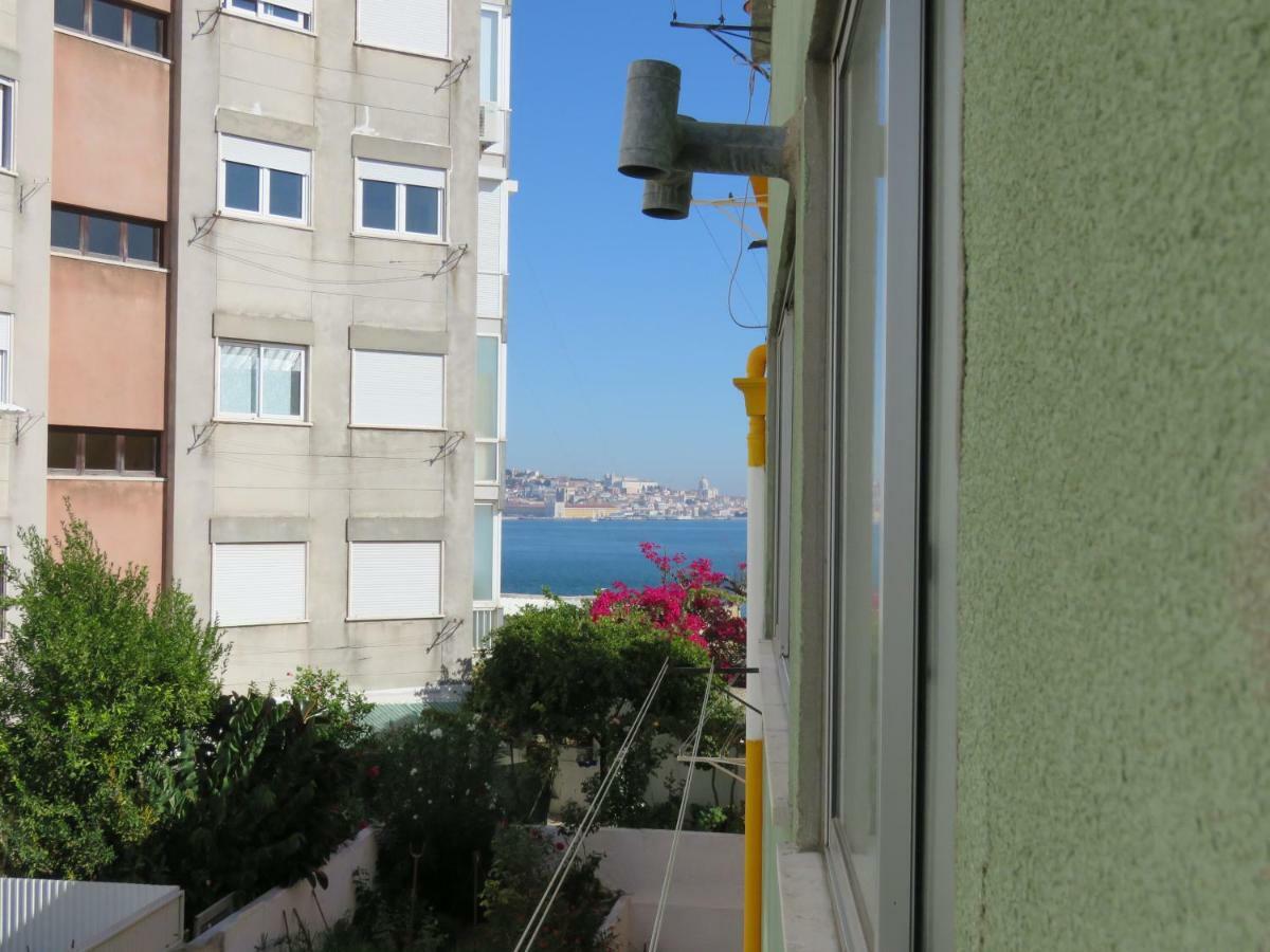 Tejo House River Lisbon Almada Exterior photo