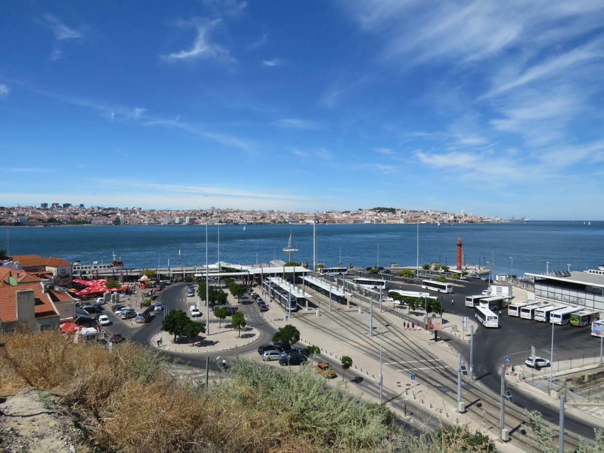 Tejo House River Lisbon Almada Exterior photo