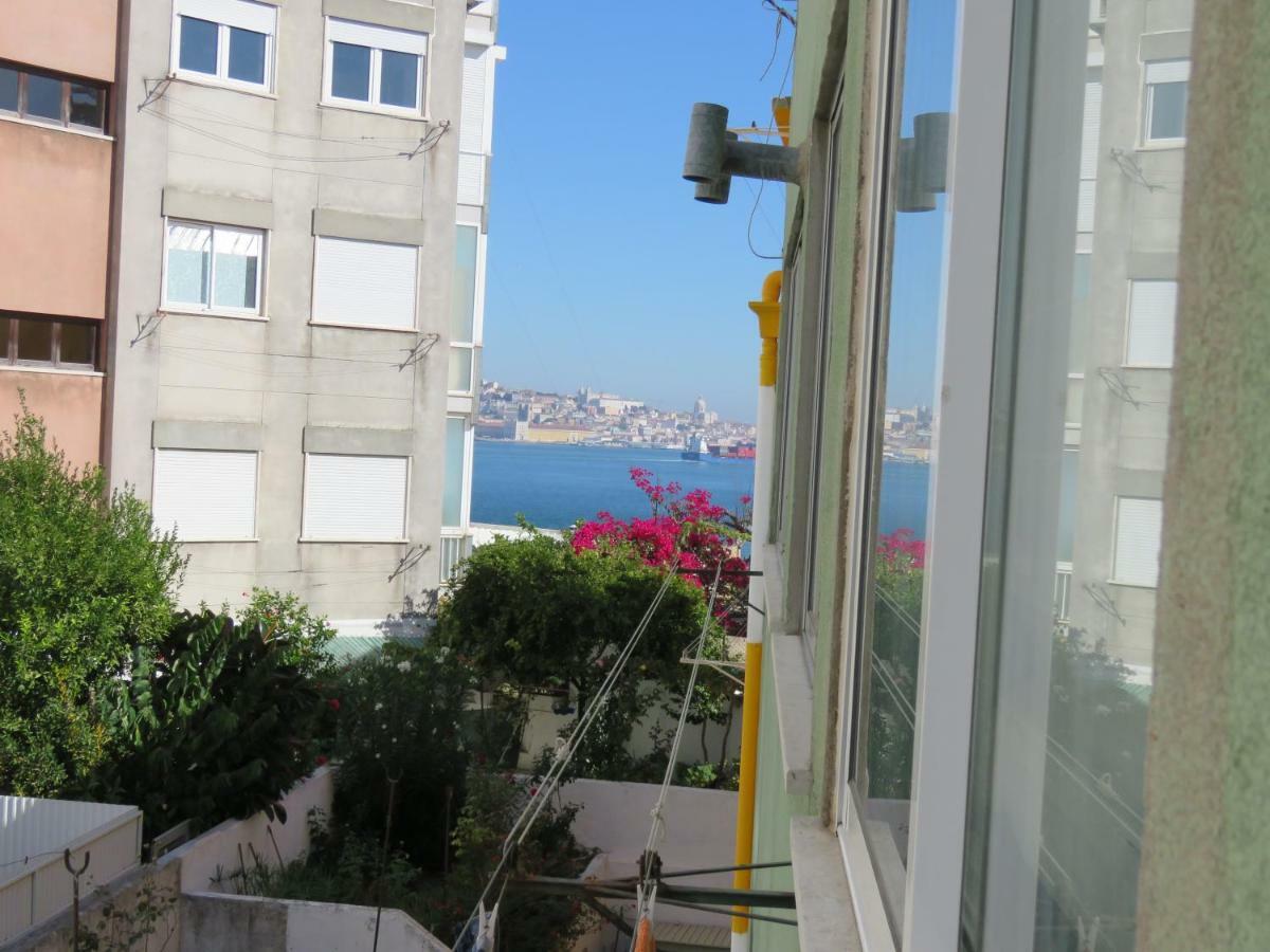 Tejo House River Lisbon Almada Exterior photo