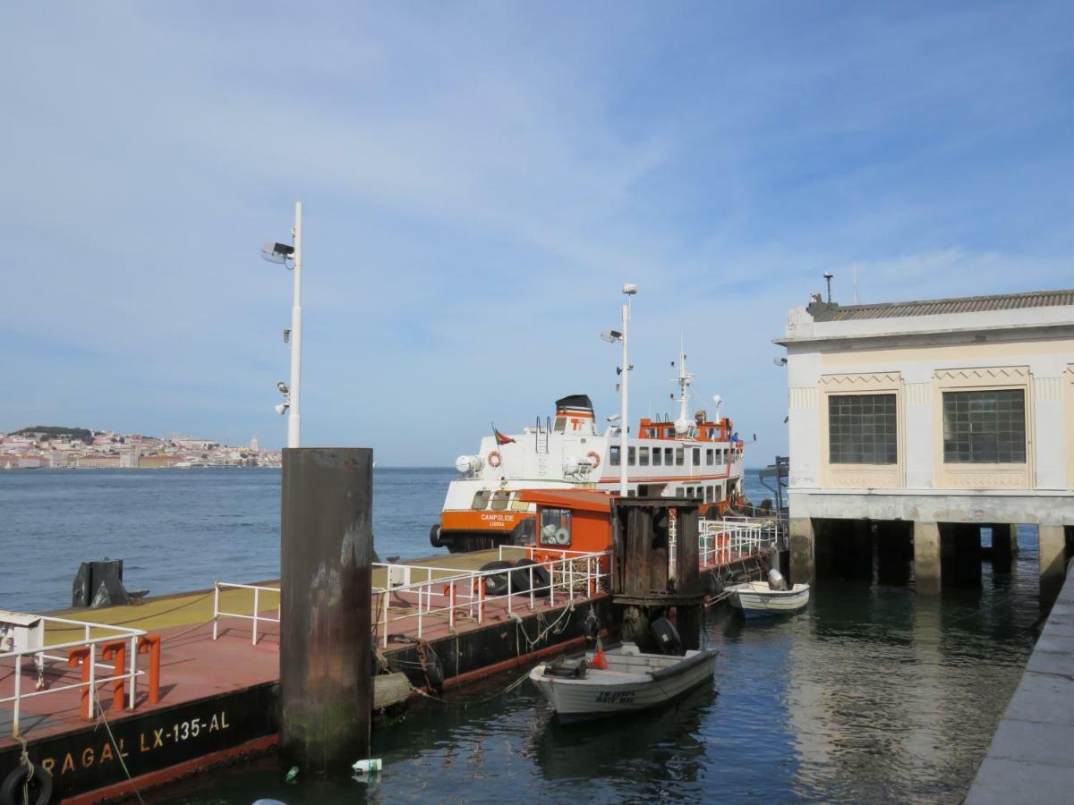Tejo House River Lisbon Almada Exterior photo